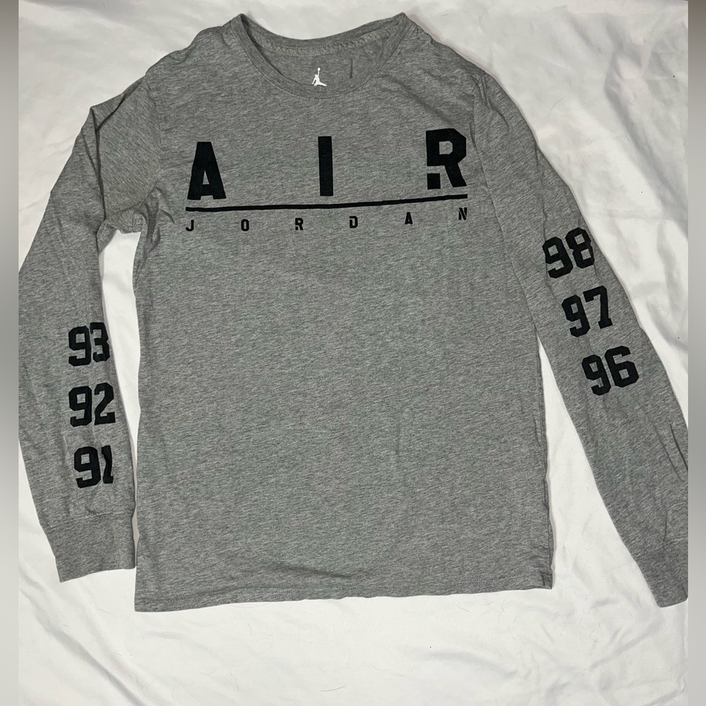Air Jordan Long Sleeve Gray Shirt. Size Small. Possibly Unisex.